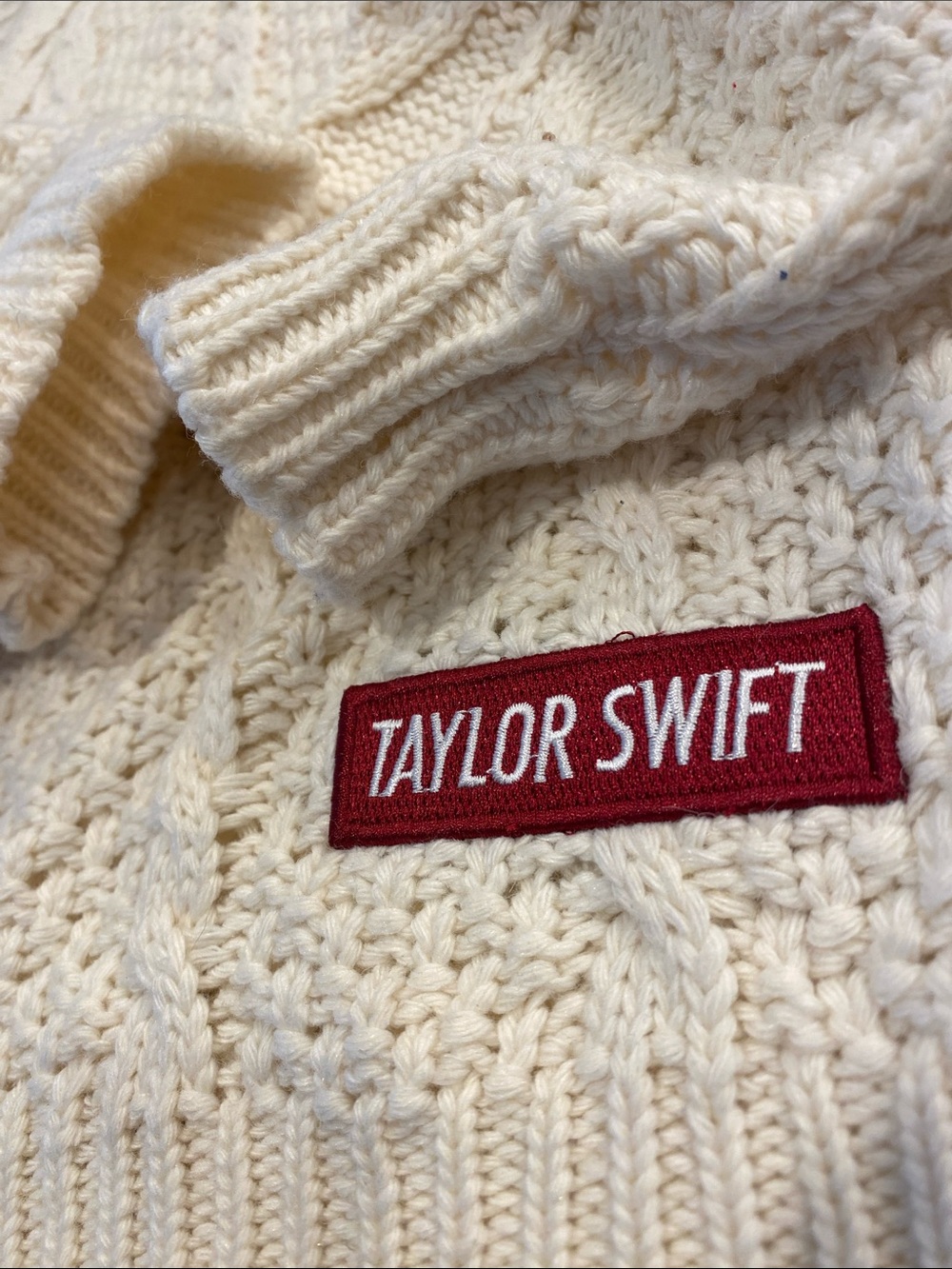 Taylor Swift Original 2021 Release Red TV Cardigan MD/LG RN162098 Stars - Picture 9 of 17